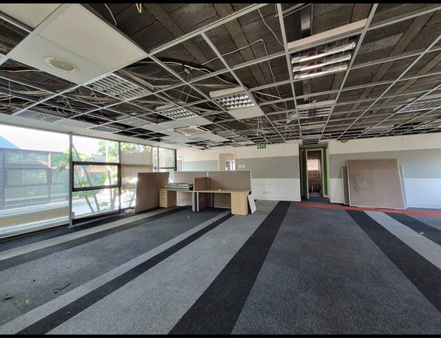 1,099M² OFFICE TO LET IN HYDE PARK